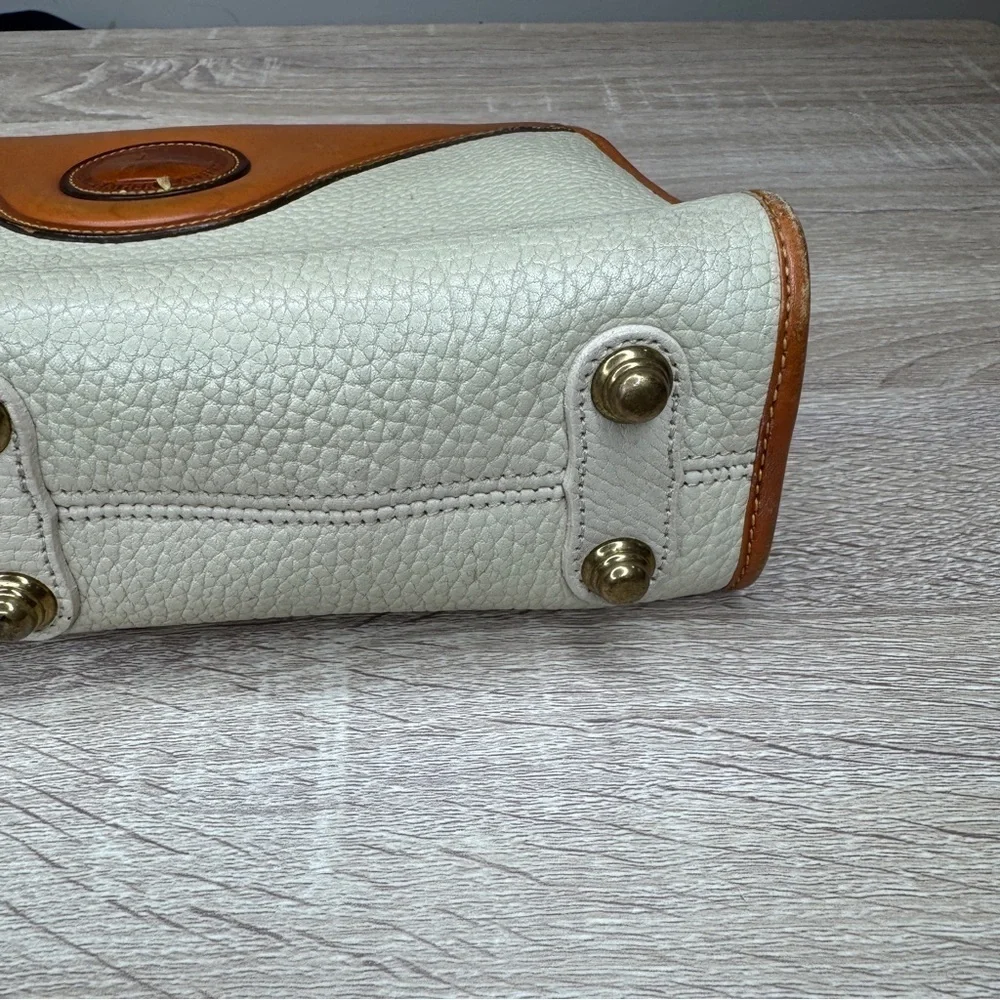 Dooney & Bourke Cream and Tan Leather Bag Vintage - Picture 4 of 15